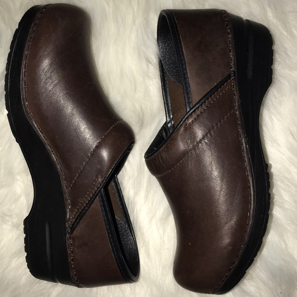 SANITA BROWN LEATHER CLOGS - Picture 8 of 9